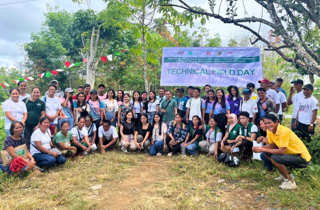 Technical Field Day attendees in Zamboanga Sibugay.