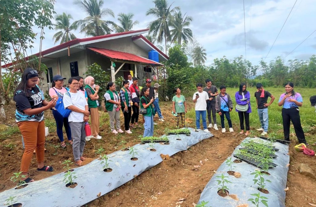 A young key farmer leads a discussion on seeds and seedling management.