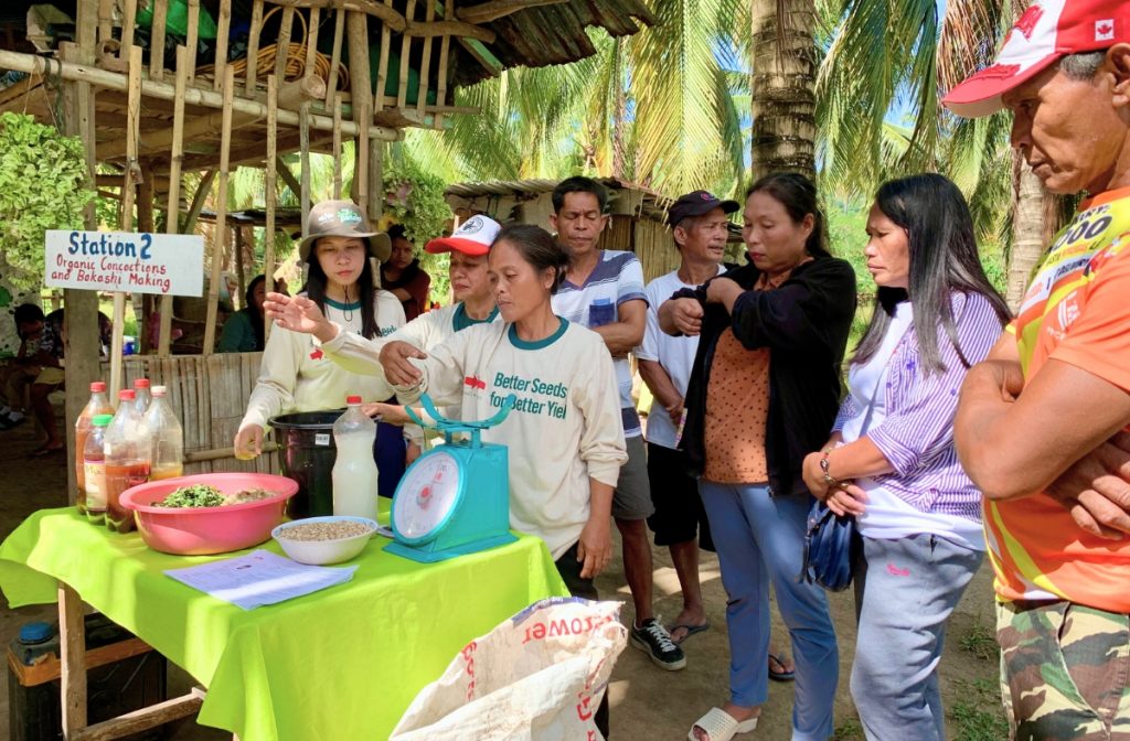 Key farmers from SIVI-ZNAG Farm demonstrate the preparation of organic fertilizer and bokashi.