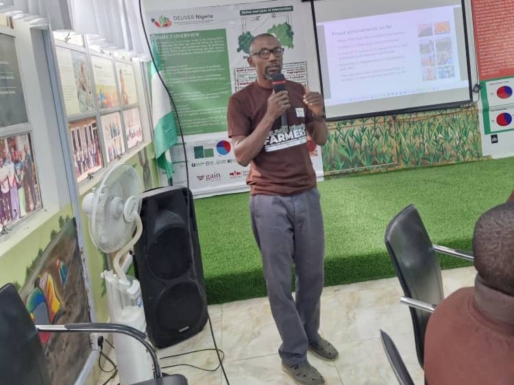 Professor Uthman Lucky Arunah of Ahmadu Bello University presenting on institutionalization of knowledge in the SDGP project.