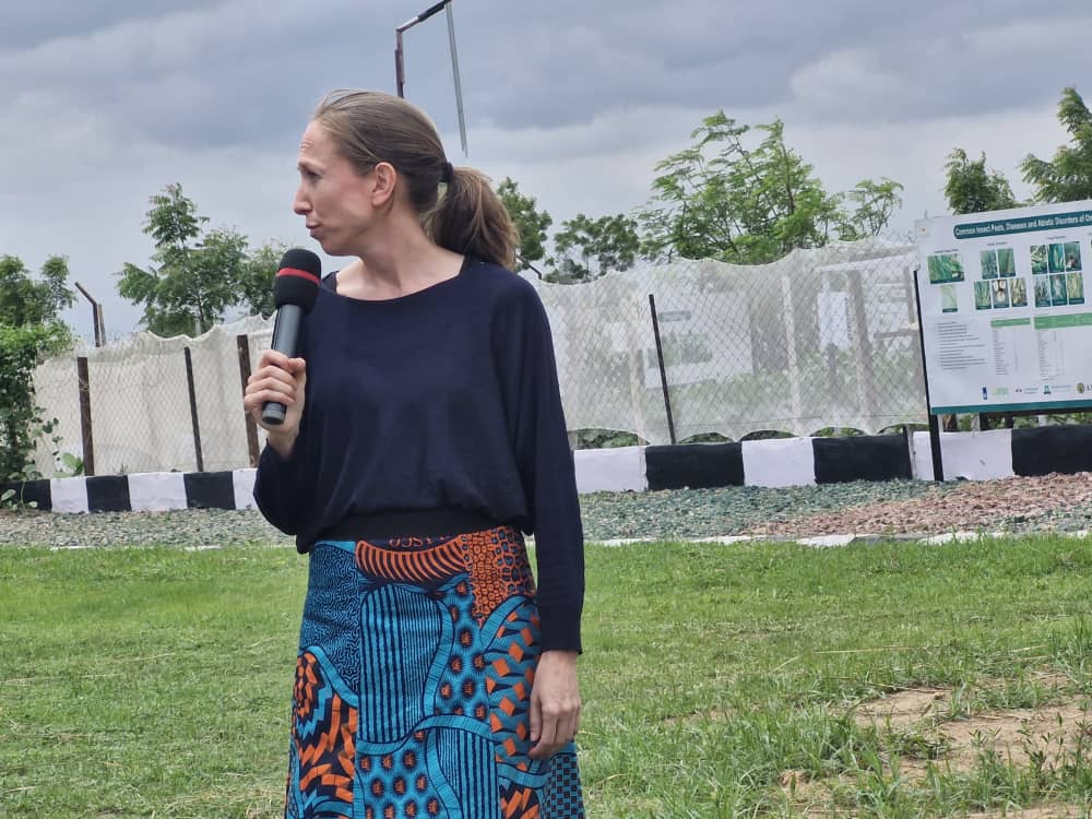 Eline Minneboo, Senior Project Advisor at the Netherlands Enterprise Agency (RVO), speaking at a Field Day.