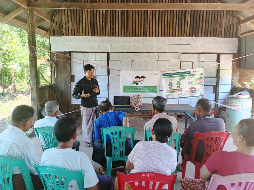 EWS-KT staff member leads a farmer training.
