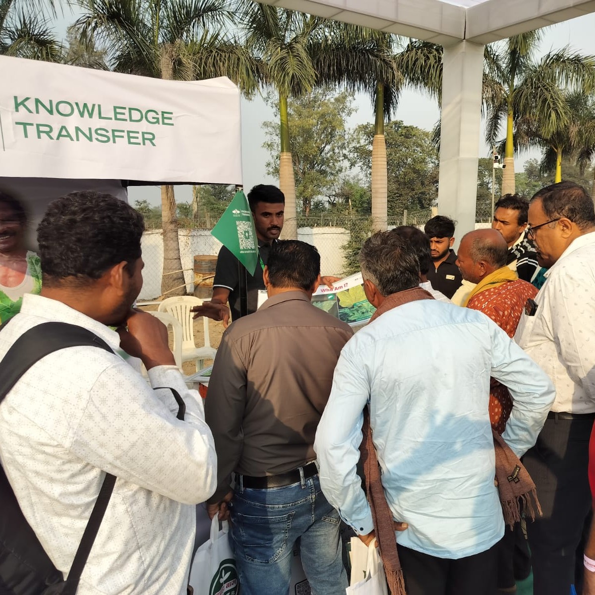 Crop Show attendees crowd around the EWS-KT booth.